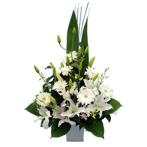 Σύνθεση με λευκά λουλούδια για συλλυπητήρια