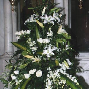 Εσωτερικός Στολισμός Γάμου με μοναδική σύνθεση ιερού σε λευκές αποχρώσεις