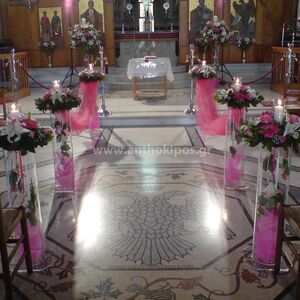Εσωτερικός Στολισμός Γάμου με συνθέσεις με κερί σε ροζ-φούξια αποχρώσεις