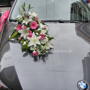  Στολισμός Αυτοκινήτου Γάμου με μοναδική σύνθεση στο καπό και κορδέλες στους καθρέφτες