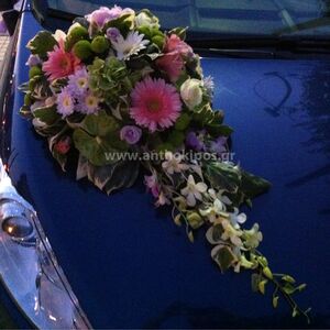 Στολισμός Αυτοκινήτου Γάμου με ιδιαίτερη σύνθεση και υπέροχα λουλούδια