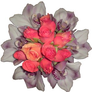 Flower arrangement in orange-pink color
