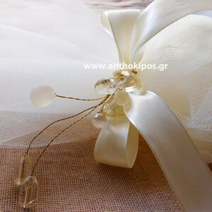 Μπομπονιέρα Γάμου με τούλι και διακοσμητικά λουλούδια