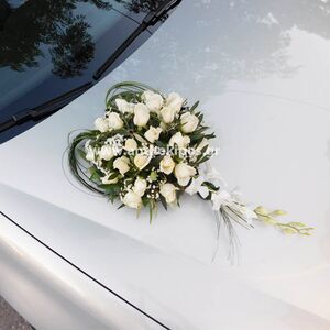 Στολισμός Αυτοκινήτου Γάμου με λευκά τριαντάφυλλα, ορχιδέες και φυλλώματα σε σχήμα καρδιάς