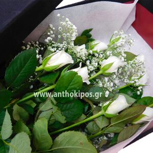 Τριαντάφυλλα λευκά σε μαύρο κουτί