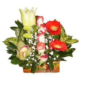 Flower Arrangements in trunk, in red shades, in group shape