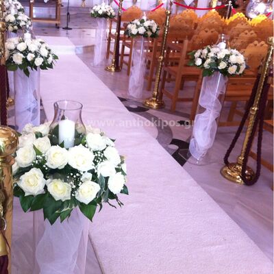 Indoor Wedding Decoration with white compositions