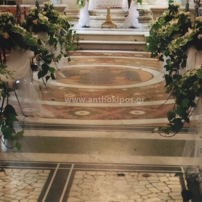 Εσωτερικός Στολισμός Γάμου με ανθούρια, ορχιδέες, κισσούς, λευκά τριαντάφυλλα και οριεντάλ