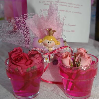 Christening for Girl with glasses with roses in shades of pink and fuchsia