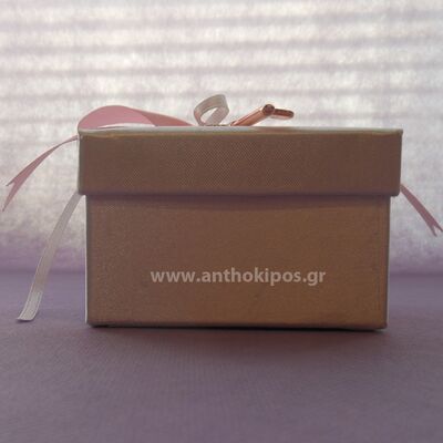 Wedding Favors, favor with white, satin box and motif gold key