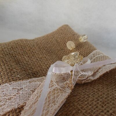 Μπομπονιέρες Γάμου, vintage μπομπονιέρα με πουγκί λινάτσας και δεμένο ένα λουλούδι