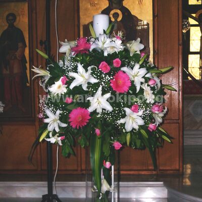 Λαμπάδες Γάμου με μοναδικά λουλούδια, σε στρογγυλή κατασκευή και κερί στο κέντρο