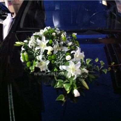 Στολισμός Αυτοκινήτου Γάμου με σύνθεση σε λευκές αποχρώσεις