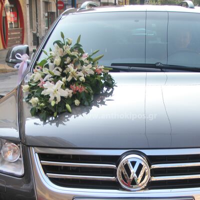 Στολισμός Αυτοκινήτου Γάμου με εντυπωσιακή σύνθεση στο καπό σε λευκό ροζ