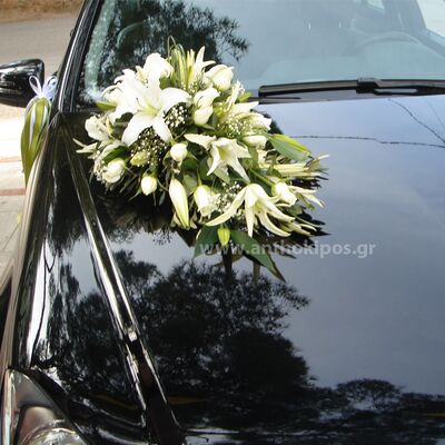 Στολισμός Αυτοκινήτου Γάμου με λευκή εντυπωσιακή σύνθεση λουλουδιών