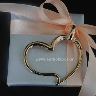 Wedding Favors, wedding favor with white box and heart tied on it