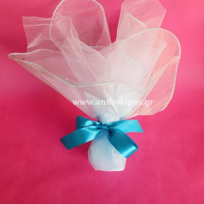 Wedding favors, classic bonbonniere with blue organza and tulle