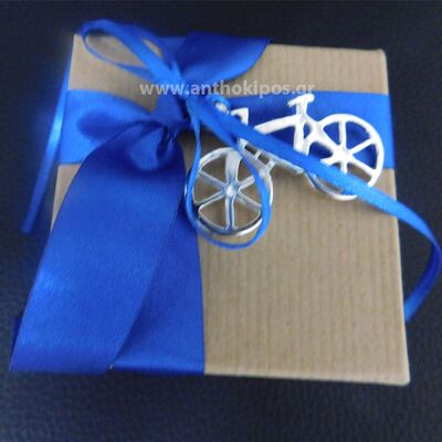 Baptism Favor motif bicycle tied on a square box