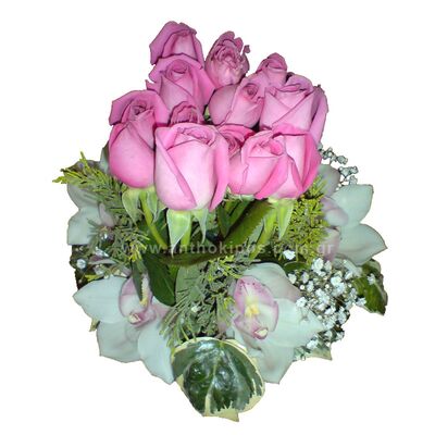 Flower arrangement in white-pink color