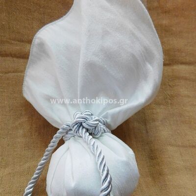 Μπομπονιέρες Γάμου, κλασική μπομπονιέρα με λευκό μαντήλι και κορδόνι