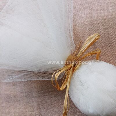 Wedding Favor with tulle and tying with natural, decorative grass