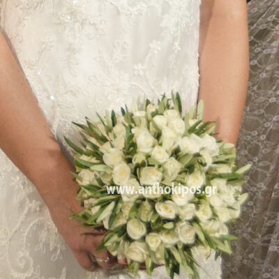 Νυφική Ανθοδέσμη Γάμου με ελιά και λευκά τριαντάφυλλα, δεμένη με κορδόνι