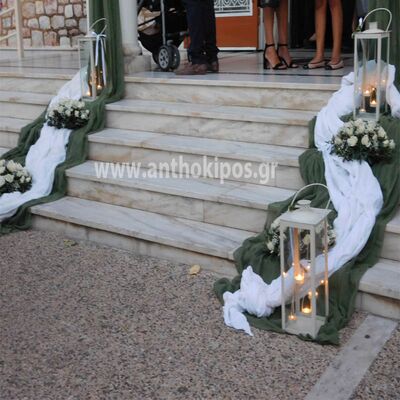Εξωτερικός Στολισμός Γάμου με ελιά και λευκά τριαντάφυλλα