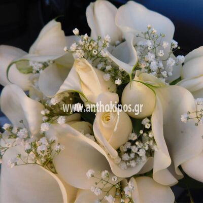 Νυφική Ανθοδέσμη με λευκές κάλλες και τριαντάφυλλα