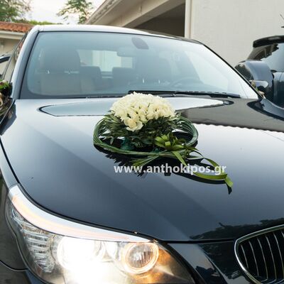 Στολισμός Αυτοκινήτου Γάμου με λευκά τριαντάφυλλα, ελιά και φυλλώματα σε σχήμα καρδιάς