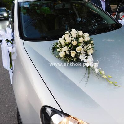 Στολισμός Αυτοκινήτου Γάμου με λευκά τριαντάφυλλα, ορχιδέες και φυλλώματα σε σχήμα καρδιάς