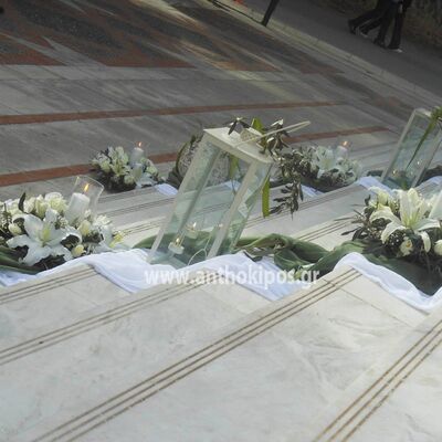 Εξωτερικός Στολισμός Γάμου με φανάρια, μπάλες και συνθέσεις λουλουδιών
