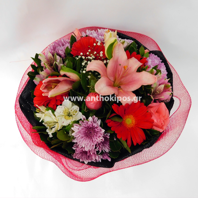 Πανέμορφο μπουκέτο με φρέσκα λουλούδια