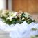 Εξωτερικός Στολισμός Γάμου με συνθέσεις λουλουδιών, κισσούς, πάνω σε λευκά υφάσματα