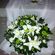 Εξωτερικός Στολισμός Γάμου με μοναδικές συνθέσεις λουλουδιών τοποθετημένες σε λευκά υφάσματα