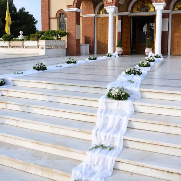 Γαμήλια Διακόσμηση Εξωτερική με λουλούδια και υφάσματα