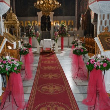 Εσωτερικός Στολισμός Γάμου με φούξια συνθέσεις