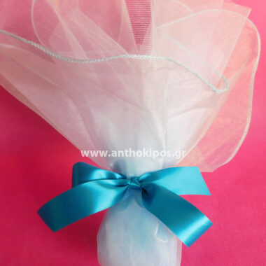 Wedding favors, classic bonbonniere with blue organza and tulle