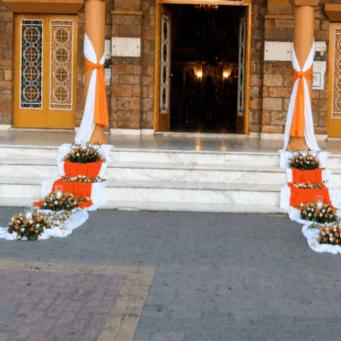 Εξωτερικός Στολισμός Γάμου στα σκαλιά της εκκλησίας