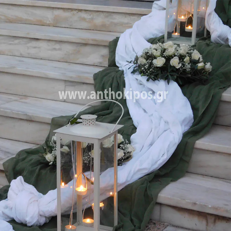 Εξωτερικός Στολισμός Γάμου με ελιά και λευκά τριαντάφυλλα